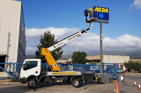 Alquiler de vehiculo sin conductor para trabajos en altura.